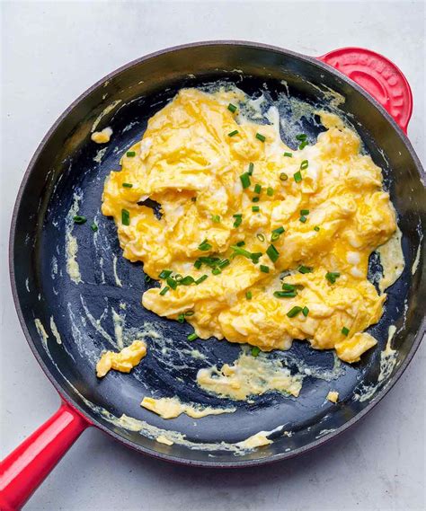 How To Cook Scrambled Eggs In A Pan Foodrecipestory