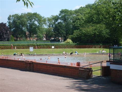 East Park Pool © Gordon Griffiths Cc By Sa20 Geograph Britain And