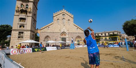 Messina Il Beach Volley Azzurro Domina In Piazza Duomo Trionfano Le