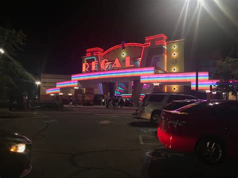 Movie Theater Regal Cinemas Town Center 16 And Rpx Reviews And Photos