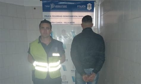 Circulaba sin carnet y agredió a la policía cuando lo iban a