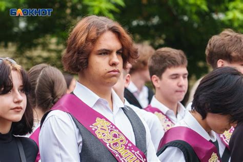 Вперед во взрослую жизнь: как прошел «Последний звонок» в Волгодонске
