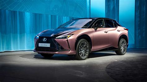 Lexus RZ 450e é mais potente que o Toyota bZ4X Auto Drive