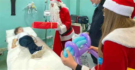 Barletta Babbo Natale Porta I Doni Ai Bambini E Neonati Ricoverati In