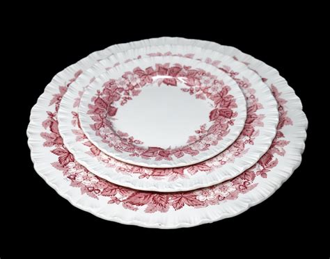 Selection Of Wedgwood Of Etruria And Barlaston Bramble Plates Pink