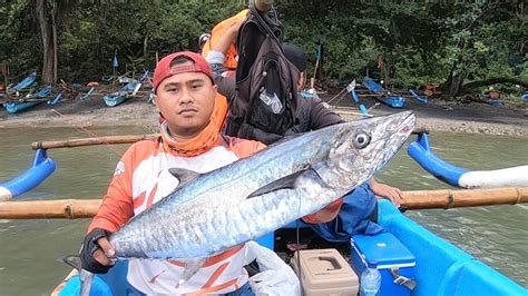 Mancing Malam Ketika Musim Barat Strike Terus Ikannya Pada Kelaparan