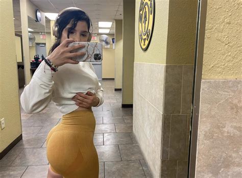 Loving Her Ass R YogaPants