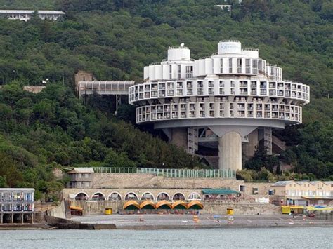 Пансионат «Дружба», Ялта | Unusual buildings, Brutalism architecture ...