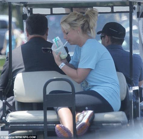 Britney Spears Reveals Her Toned Figure In Blue Bikini Daily Mail Online