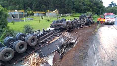 Carreta Sai Da Pista E Tomba Na Br Em Catanduvas R Dio Ruralfm