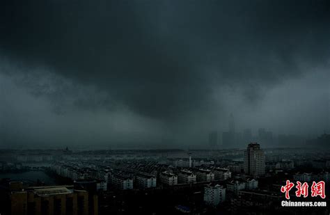 Natur Und Umwelt German China Org Cn Unwetter Dunkle Wolken Ber