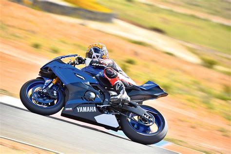 Video Yamaha R First Ride