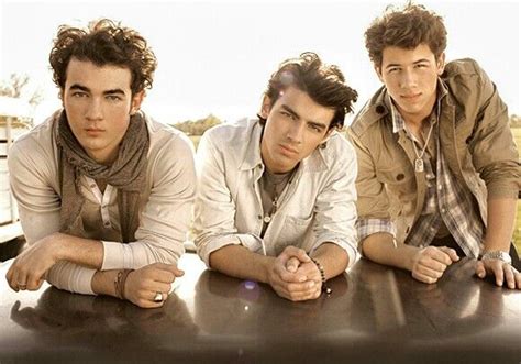 Cool Brothers Pose Jonas Brothers Jonas Jonas Brother