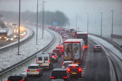 Verkeer Ondervindt Hinder Van De Sneeuwval