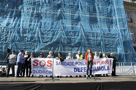 Miles De Personas Toman Las Calles De Santiago En Defensa De La Sanidad