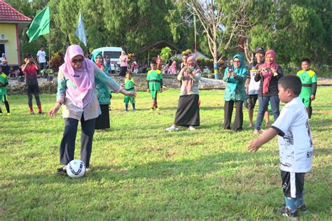 Hj Sufriaty Budiman Buka Turnamen Panen Cup IX 2023 Di Mangkutana