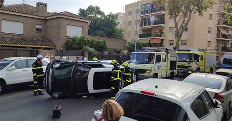 Una mujer herida en un accidente de tráfico en la avenida de la