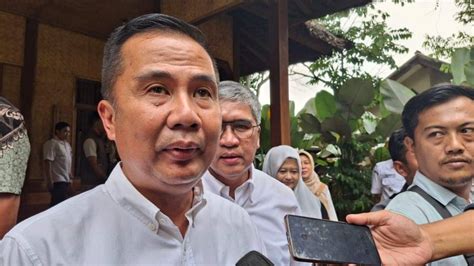 Buruh Jabar Minta Pemprov Jabar Tak Intervensi Kenaikan Umk