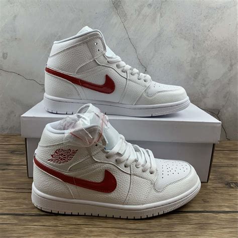 Nike Air Jordan 1 Mid University Red Nuevo Instagram Footzonespain2