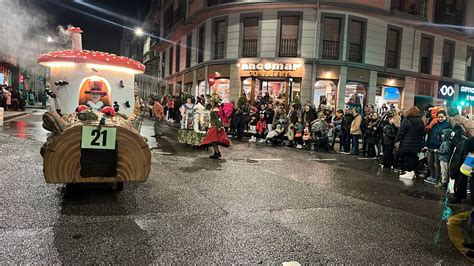 En imágenes Así fue el multitudinario desfile de Carnaval en Luarca