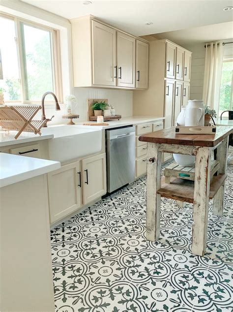 Farmhouse Kitchen Floor Ideas And Inspiration Hunker