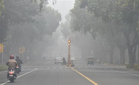 Delhi Air Quality In Very Poor Category As Dense Fog Engulfs Ncr Visibility Remains Low See