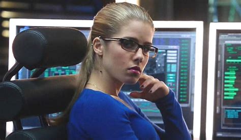 Arrow Season 4 Bringing Back Old Felicity Smoak The Cw Filmbook