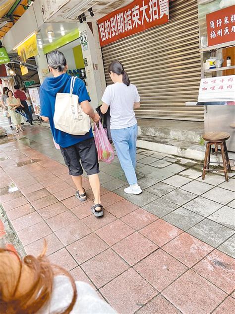 曾寶儀牽手情郎逛市場 娛樂新聞 中國時報