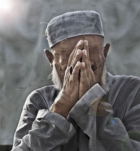 Man Praying Muslim People Old Man Pictures