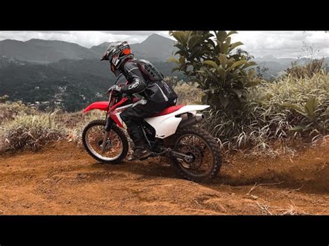 Testi dá xr 200 roupa de CRF 230 AMX na pistinha YouTube