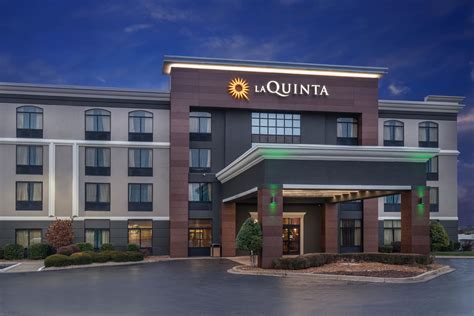 La Quinta Inn & Suites by Wyndham Clarksville | Clarksville, TN Hotels