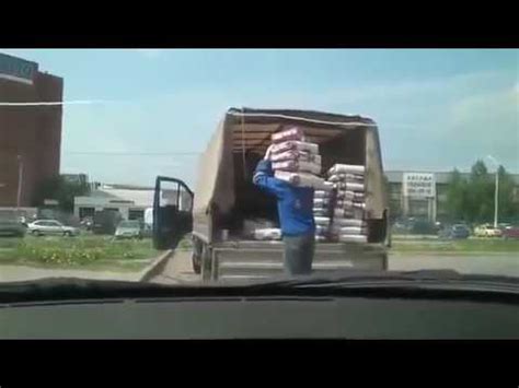 Вакансии грузчик, работа грузчиком, мега грузчик поднял - YouTube