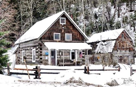 Pin By Jeanette Key Saicheck On I Log Cabins House Styles Cabin