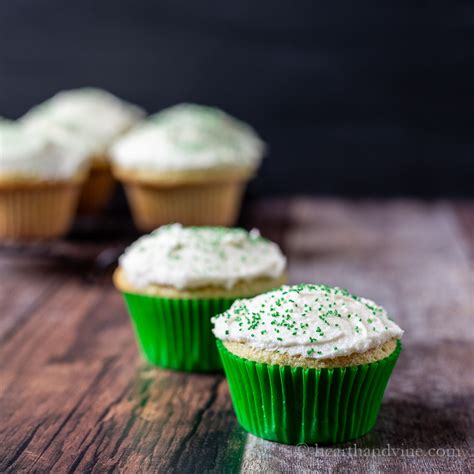 Pistachio Cupcakes To Make For Your St Patrick S Day Celebration