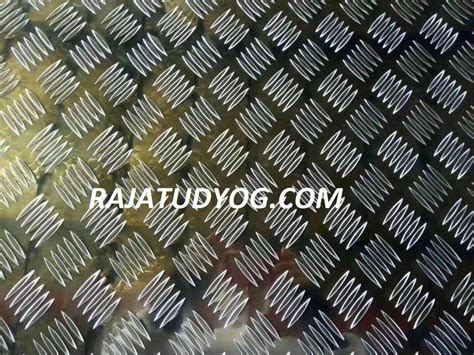 Mm Mm Diamond And Bar Aluminum Chequered Plates At Rs Kg In