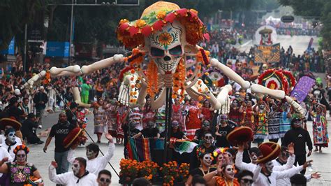 Mexiko Bunte Parade Zieht Am D A De Los Muertos Durch Mexiko Stadt