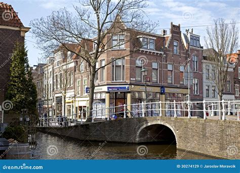 Delft canals editorial stock image. Image of dutch, centre - 30274129