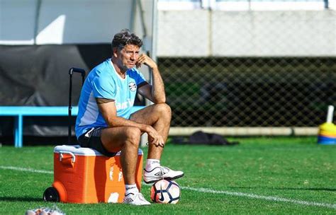 Renato Gaúcho DT de Gremio Preparé al equipo para la vuelta olímpica