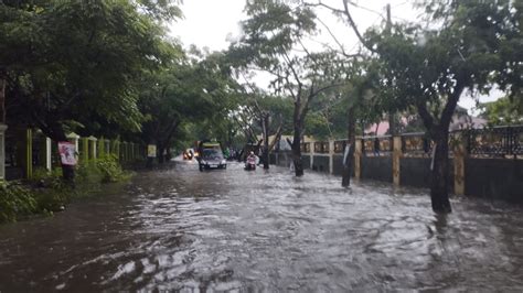 Enam Titik Rawan Banjir Di Bandar Lampung Bpbd Siapkan Personil Siaga