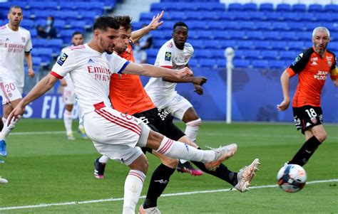 OL FC Lorient Lyon se promène et remonte provisoirement sur le podium