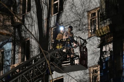 Ruska raketa pogodila stambenu zgradu u Zaporožju poginule tri osobe