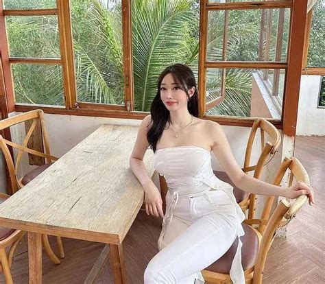 Mặc đồ như lưới đánh cá tới Phú Quốc hot girl Hàn Quốc gây sốt