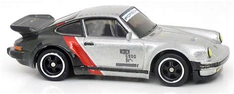 Hot Wheels Premium Retro Eğlence Araçları Serisi
