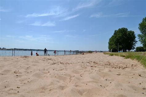 See The Beach At Rutland Water Derbyshire Live