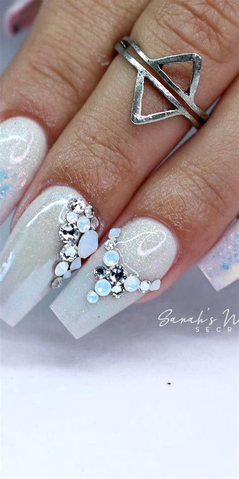 Extraordinary White Acrylic Nail Designs To Finish Your Trendy Look