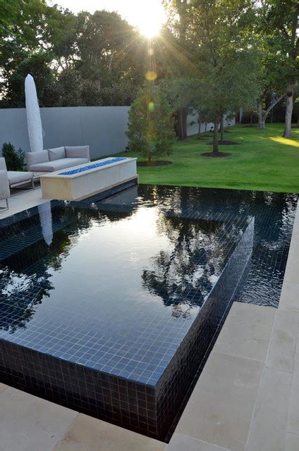 Modern Infinity Edge Pool And Spa Modern Pool Houston By Vollmer