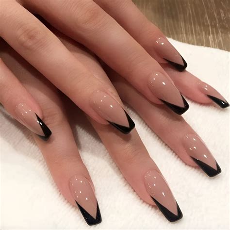 30 Elegant Black Nail Designs For Classy Beauty