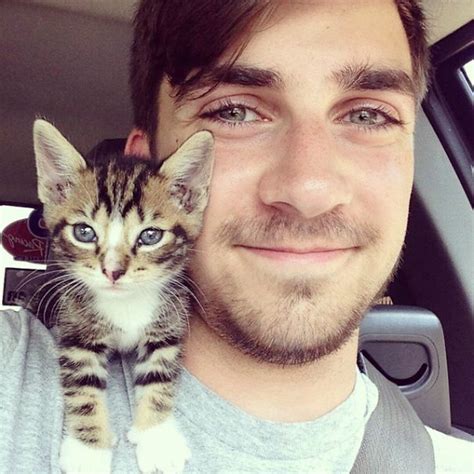 Hot Dudes With Kittens Instagram Account Is So Hot Meow Artfido
