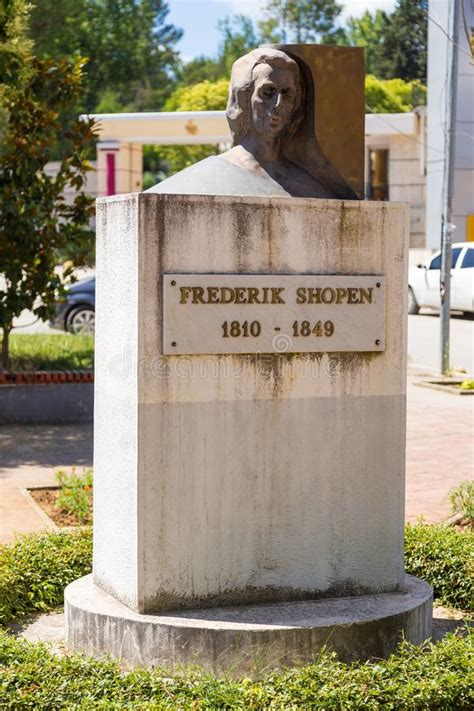 Monumento A Fryderyk Chopin En Tirana Albania Fotograf A Editorial