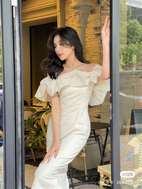 Tổng hợp 99 mẫu váy trễ vai hot trend quyến rũ cho bạn gái